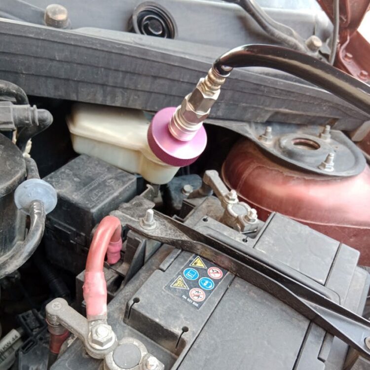 10984 | SANGRADOR DE FRENOS POR PRESION 12V 1L. - Imagen 4