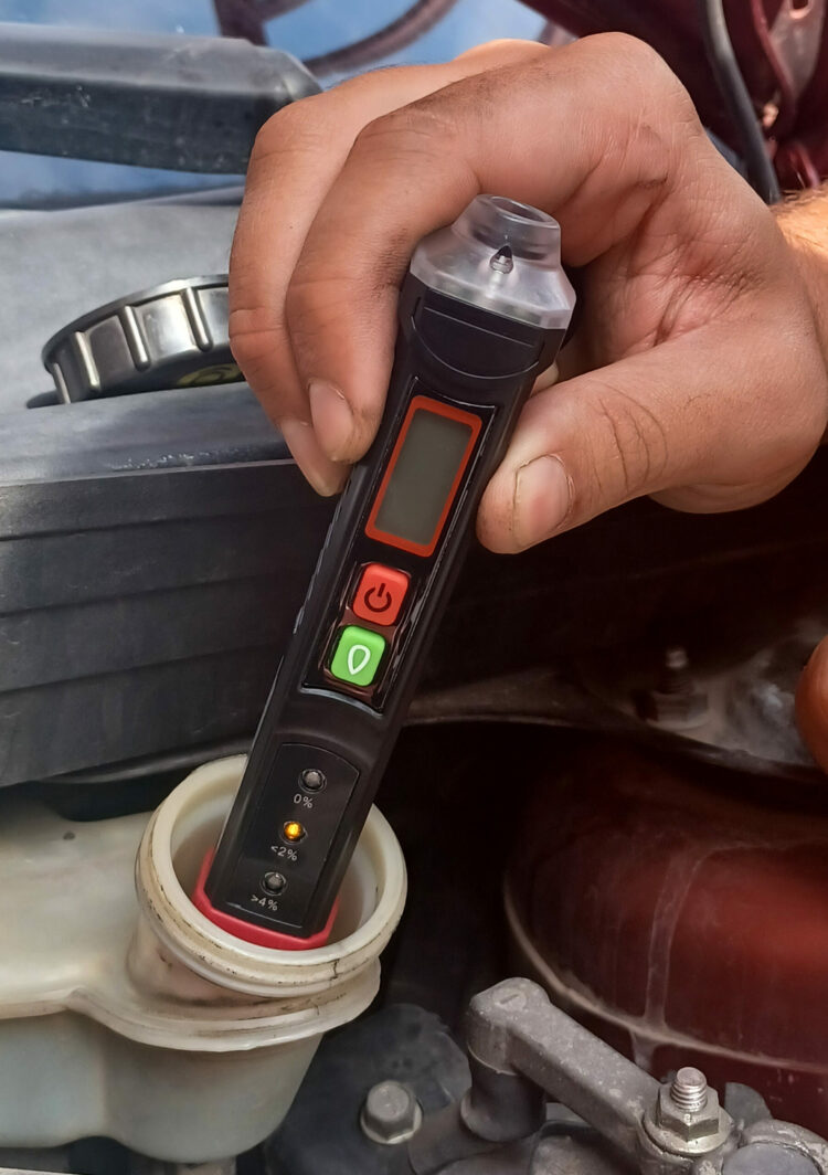 11019 | COMPROBADOR DE LIQUIDO FRENOS/ PRESION NEUMATICOS - Imagen 2