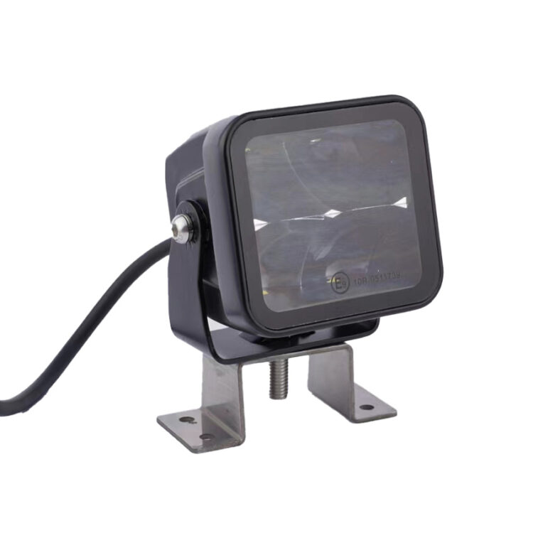 11338 | FARO DE TRABAJO CUADRADO 10W X4 LEDS SMD 3500LM CON SOPORTE.